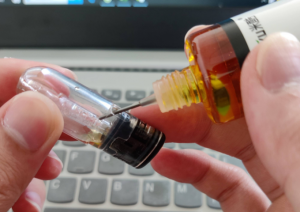 悦刻烟弹可以注入烟油嘛?(悦刻relx如何注烟油)-电子烟品牌排行榜网